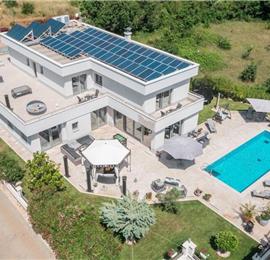 8 Bedroom Villa with Pool near Liznjan, Istria, Sleeps 16 